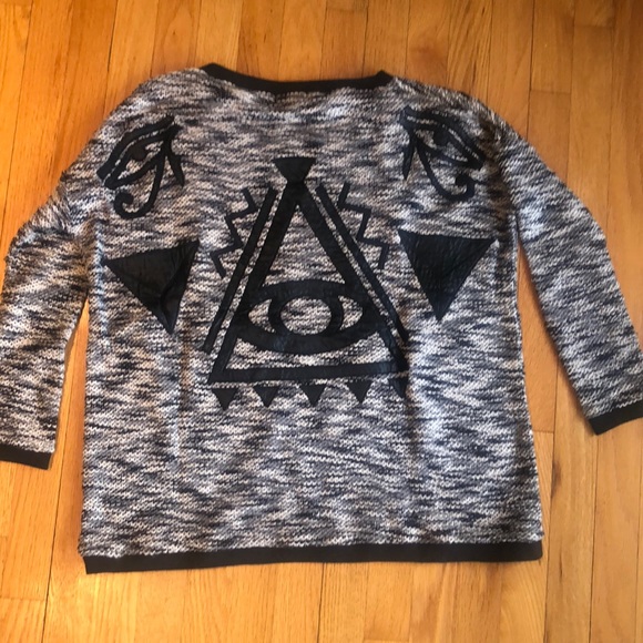 LF Sweater - Picture 4 of 4